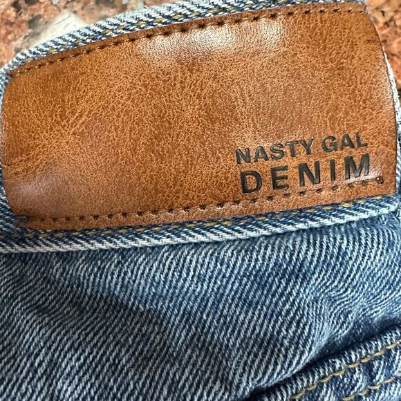 Nasty Gal Women’s High Waist Mom Jeans. US Size 10. Medium Rinse. - Picture 6 of 9